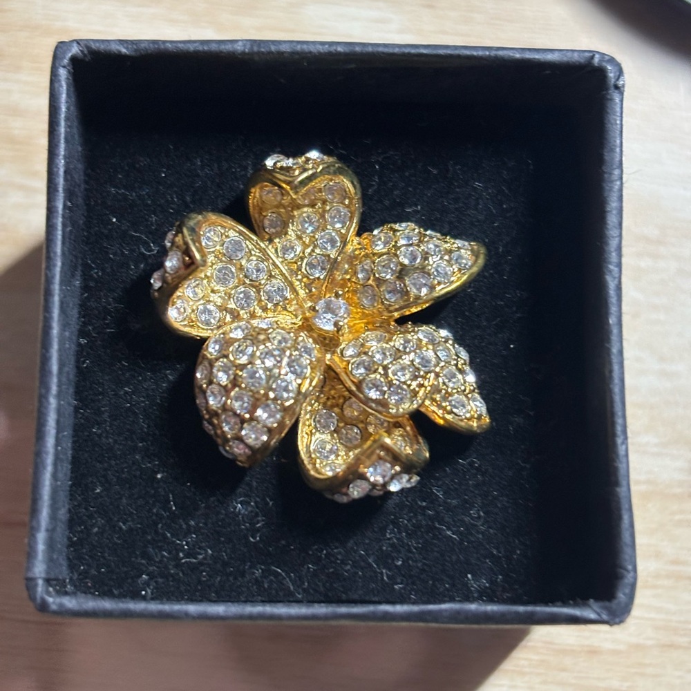 BCBG maxazaria pave flower ring size 7